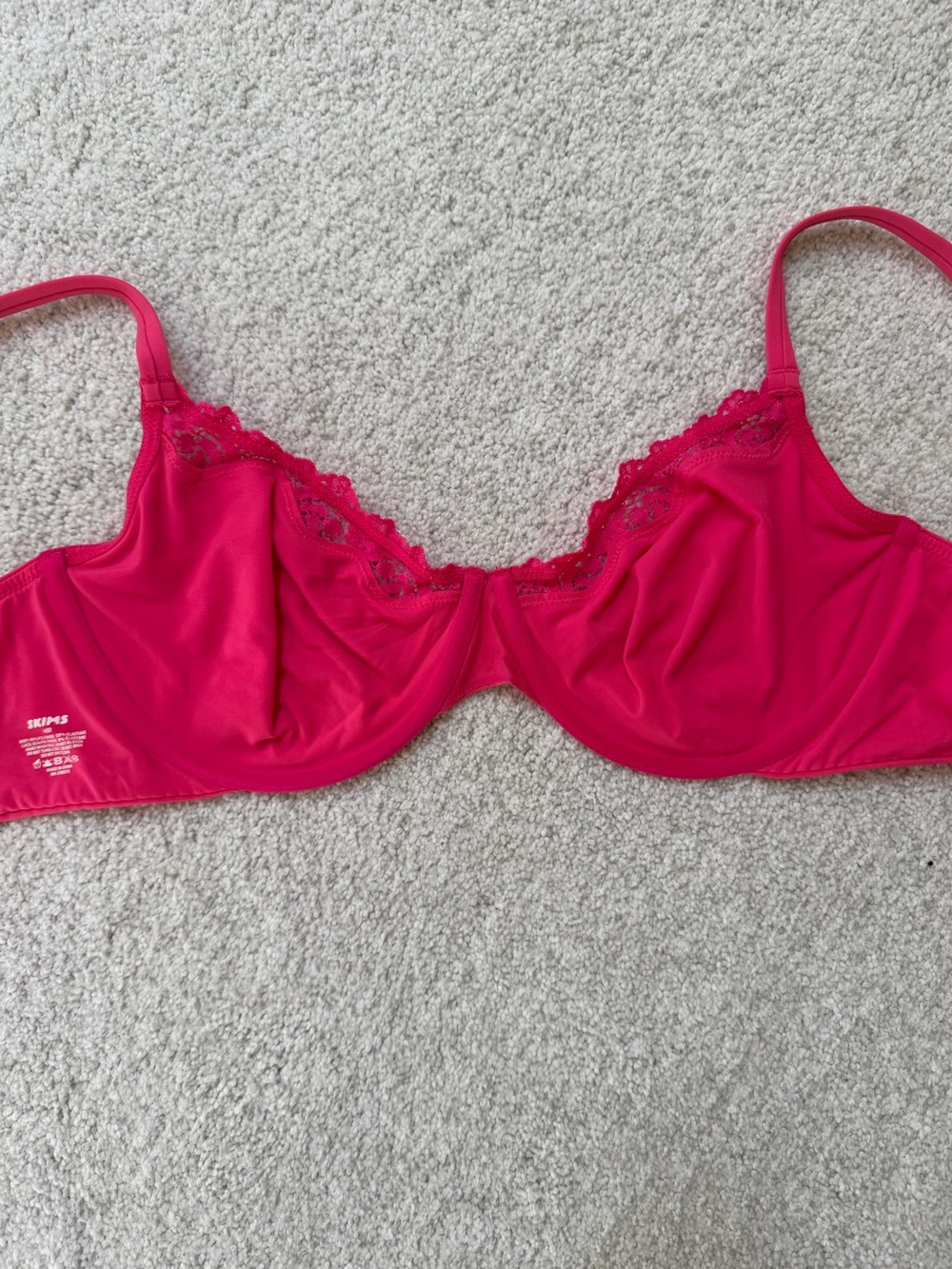 SKIMS Hot Pink Lace Trim Underwire Bra - Picture 4 of 4